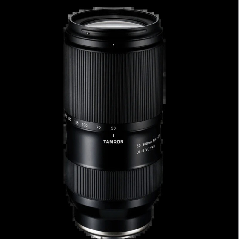 20-40mm F2.8：轻量化的广角标准变焦